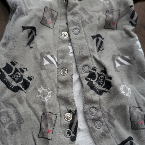 3/$30 2 Sleepers with snaps - Picture 2 of 6